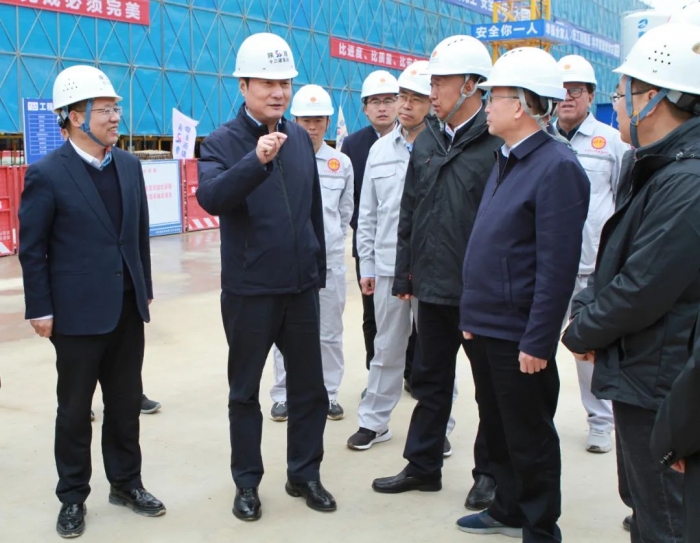 省人大常委會(huì)副主任、省...